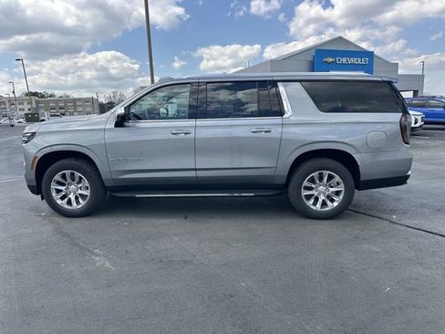 New 2026 Chevrolet Suburban Premier w/ Sun And Tow Package AWD/4WD image 8