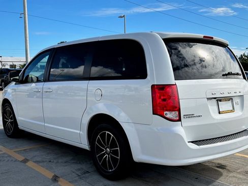 Used 2019 Dodge Grand Caravan GT image 3