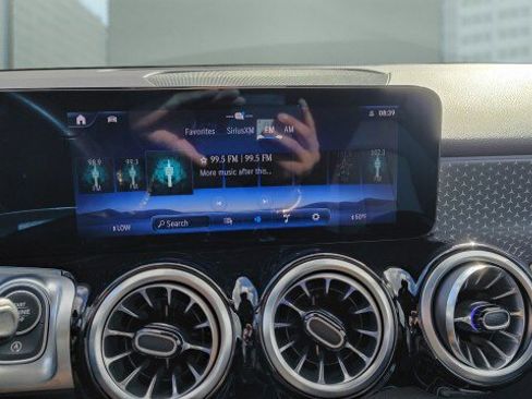 Used 2024 Mercedes-Benz GLB 250 image 25