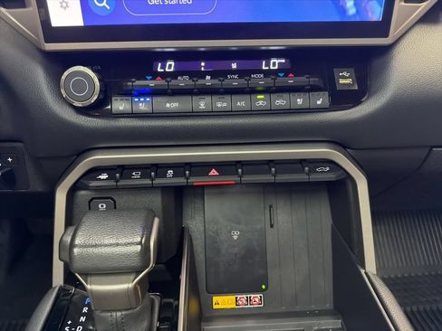 Used 2025 Toyota Tundra Limited AWD/4WD image 20