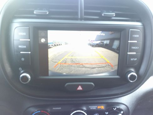 Used 2025 Kia Soul LX FWD image 23