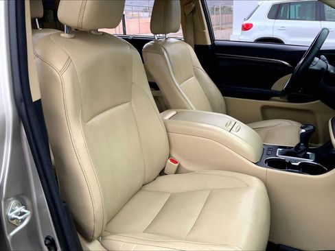 Used 2015 Toyota Highlander Limited image 8