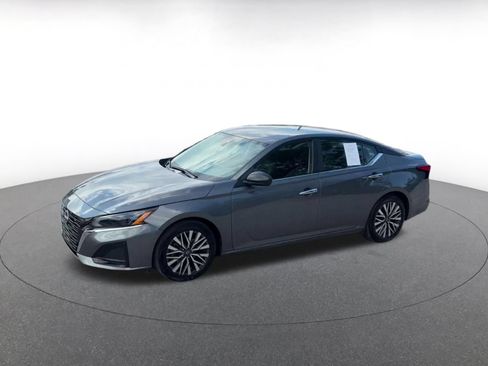 Used 2025 Nissan Altima 2.5 SV FWD image 6