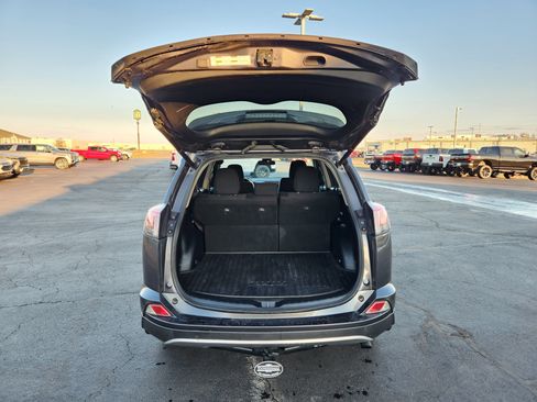 Used 2018 Toyota RAV4 XLE image 10