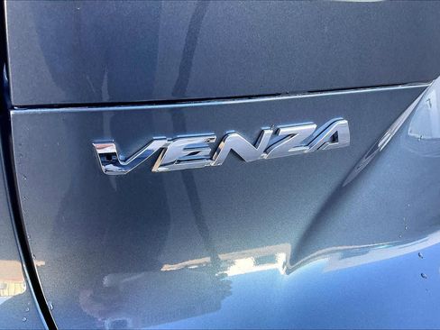 Used 2023 Toyota Venza Limited image 30