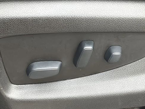 Used 2019 Chevrolet Suburban LT image 17