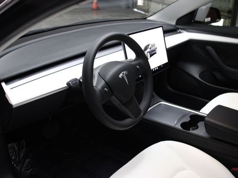 Used 2023 Tesla Model 3 Standard Range image 21