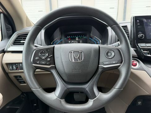 Used 2019 Honda Odyssey EX image 11