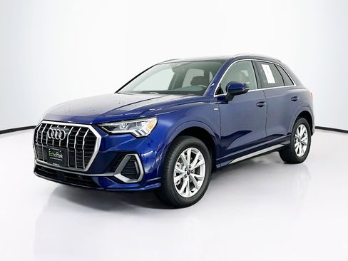 Used 2023 Audi Q3 2.0T Premium w/ Convenience Package AWD/4WD image 3