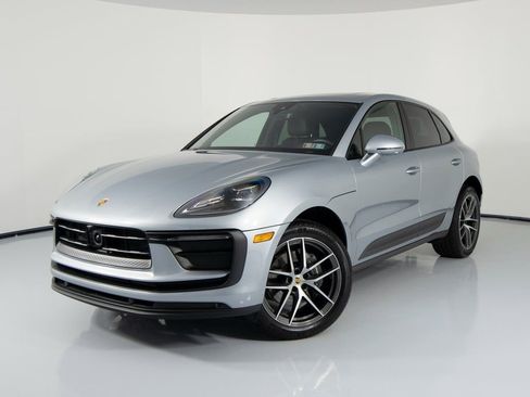 Certified 2025 Porsche Macan image 6