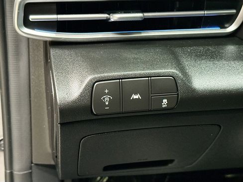 Used 2023 Hyundai Elantra Limited image 12