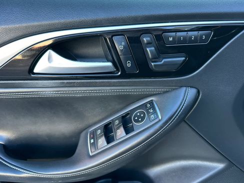 Used 2018 INFINITI QX30 AWD image 12