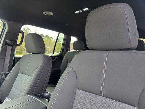 Used 2025 GMC Acadia Elevation FWD image 14