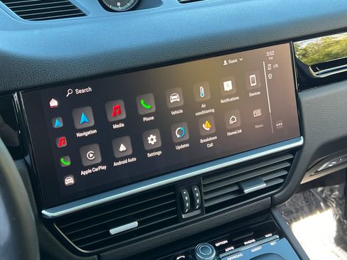 Certified 2023 Porsche Cayenne AWD/4WD image 28
