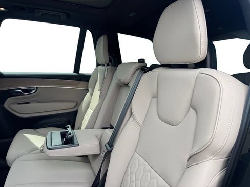 Certified 2025 Volvo XC90 B5 Core AWD/4WD image 26