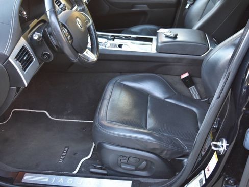 Used 2013 Jaguar XF 3.0 image 35