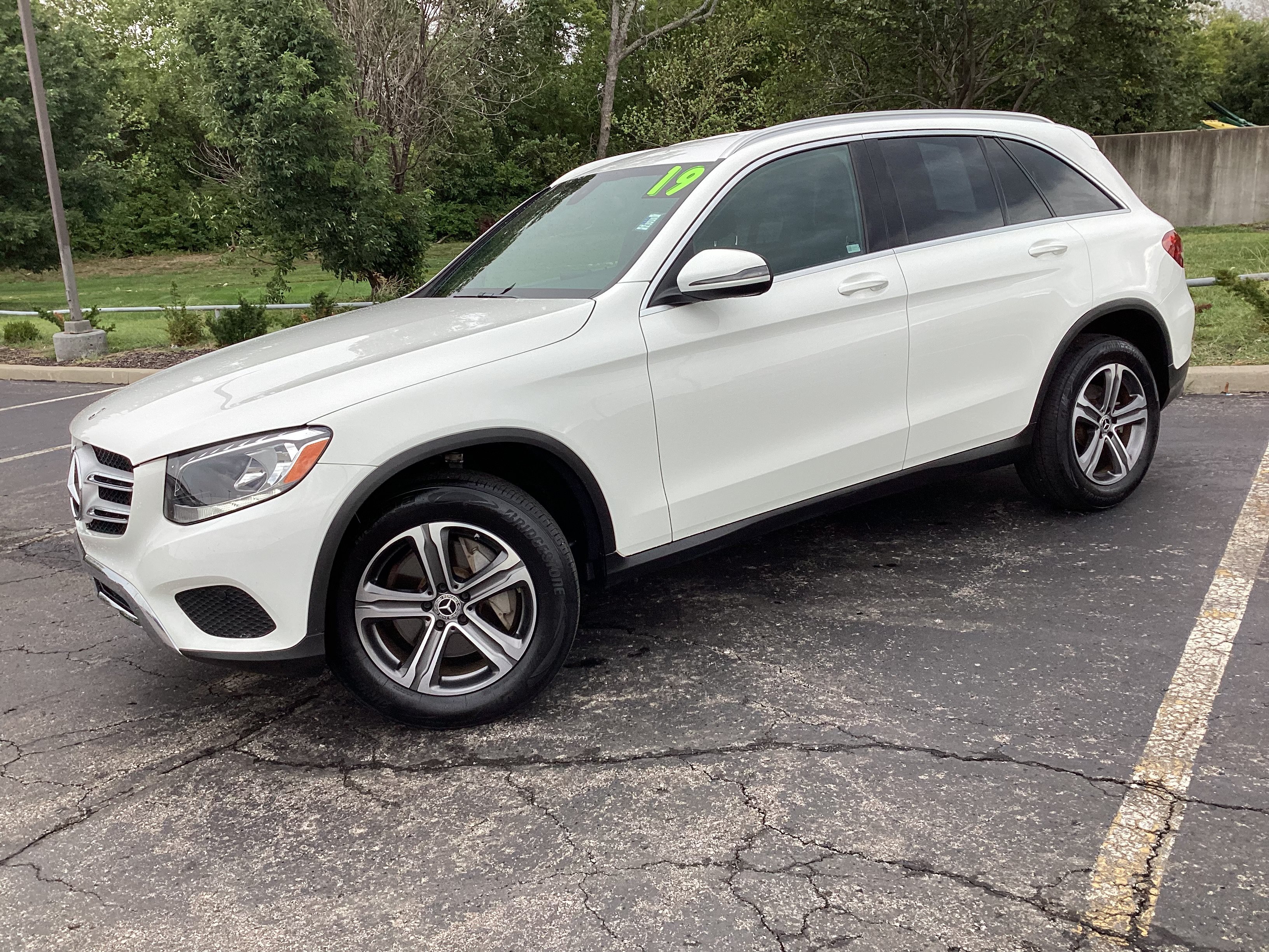 Used 2019 Mercedes-Benz GLC 300 4MATIC image 2