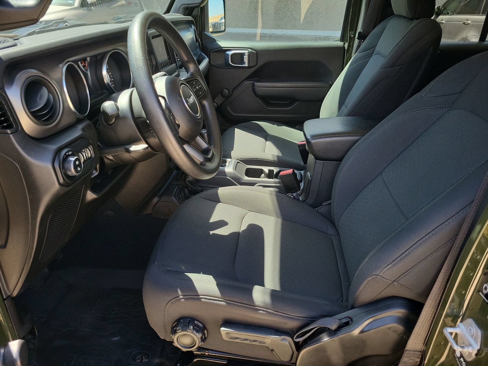 Used 2022 Jeep Gladiator Sport AWD/4WD image 19