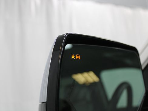 Used 2020 Chevrolet Suburban Premier image 23