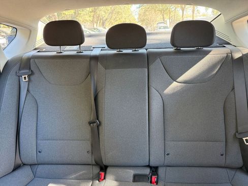 Used 2025 Kia K4 LXS image 32