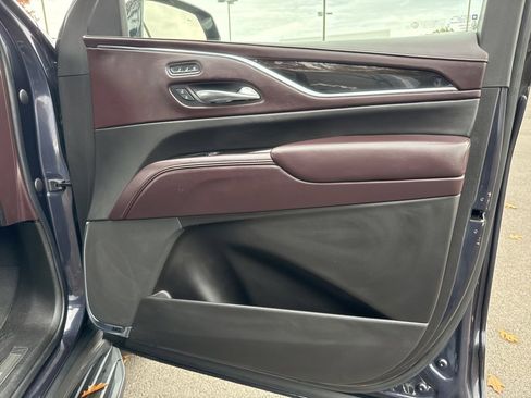 Used 2022 Cadillac Escalade ESV Premium Luxury Platinum image 30