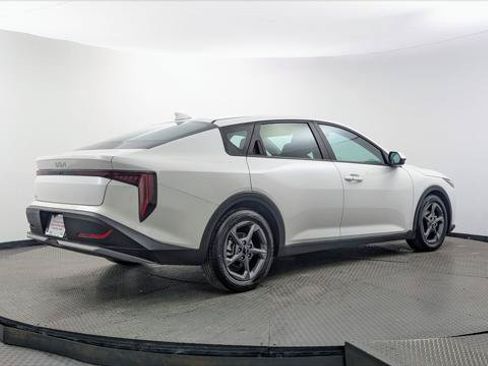 Used 2025 Kia K4 FWD image 8