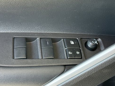 Certified 2025 Toyota Corolla Cross XLE w/ Convenience Package FWD image 15