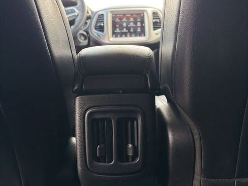 Used 2017 Jeep Compass Latitude w/ Popular Equipment Group AWD/4WD image 23