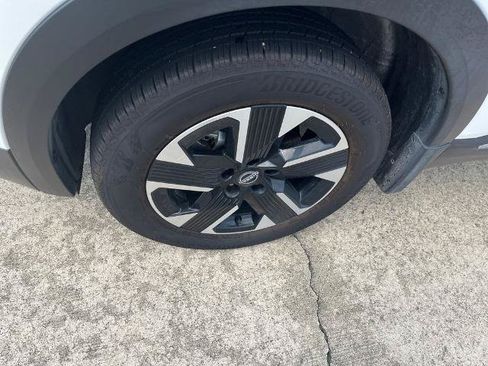 Certified 2025 Nissan Kicks SR FWD image 9