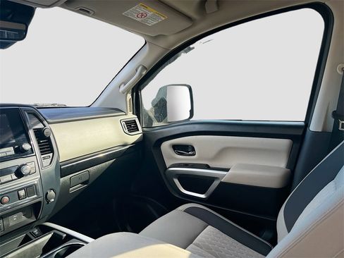 Used 2024 Nissan Titan SV w/ SV Convenience Package image 23