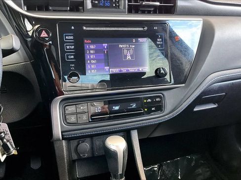 Used 2018 Toyota Corolla SE w/ Carpet Mat Package (TMS) FWD image 15