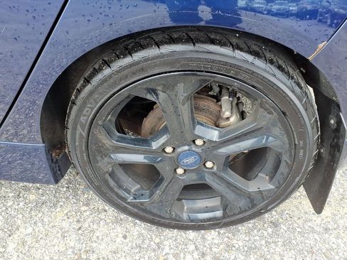 Used 2016 Ford Fiesta ST FWD image 12