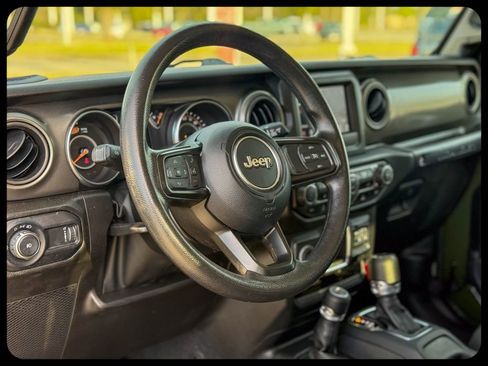 Used 2023 Jeep Wrangler Unlimited Sport image 16