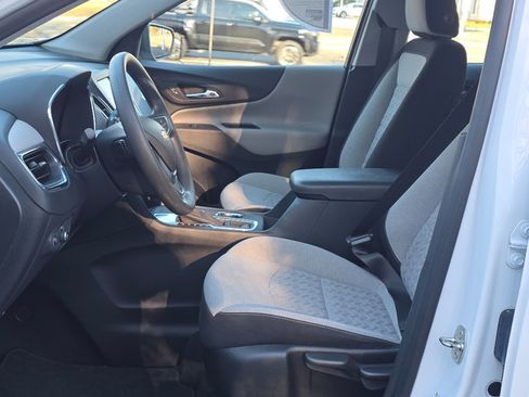 Used 2022 Chevrolet Equinox LS image 32