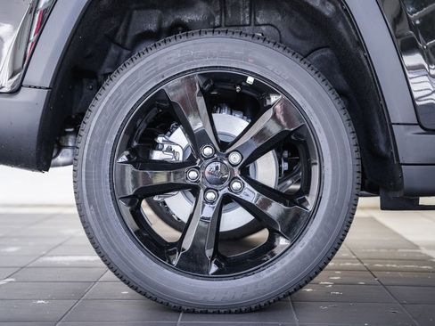 New 2025 Jeep Grand Cherokee image 17