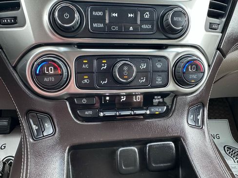 Used 2016 Chevrolet Suburban LT RWD image 38