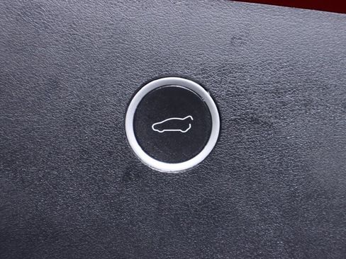 Used 2018 Tesla Model X 75D image 34