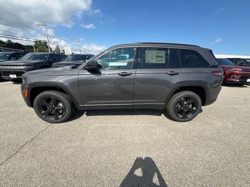 New 2026 Jeep Grand Cherokee Limited w/ Limited Altitude Package AWD/4WD image 2