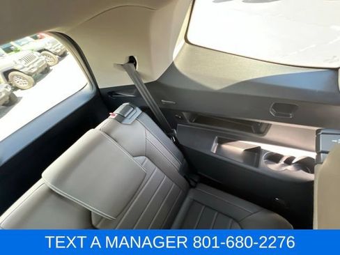 Used 2025 Volkswagen Atlas SEL AWD/4WD image 32