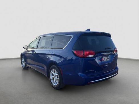 Used 2020 Chrysler Pacifica Touring w/ Tire & Wheel Group image 4