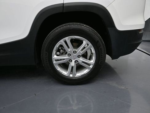 Certified 2022 GMC Terrain SLE w/ Driver Convenience Package image 9