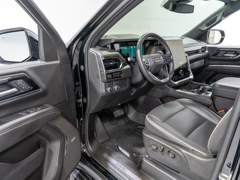 Used 2025 GMC Yukon Elevation AWD/4WD image 12