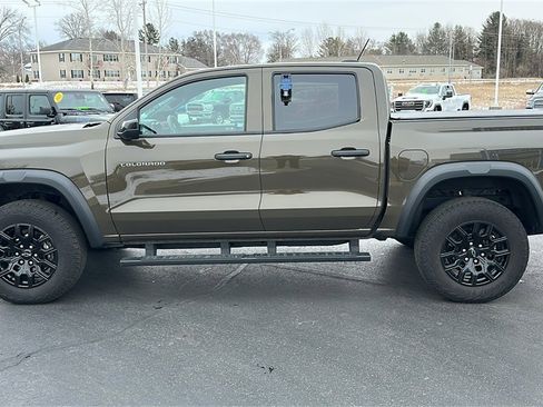 Used 2024 Chevrolet Colorado Trail Boss w/ Technology Package image 4