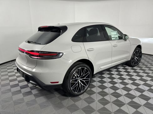 Certified 2025 Porsche Macan image 9