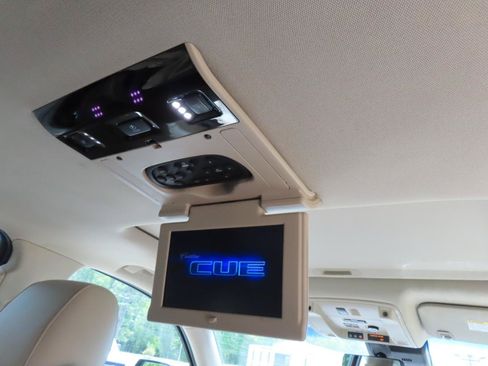 Used 2017 Cadillac Escalade ESV Luxury AWD/4WD image 28