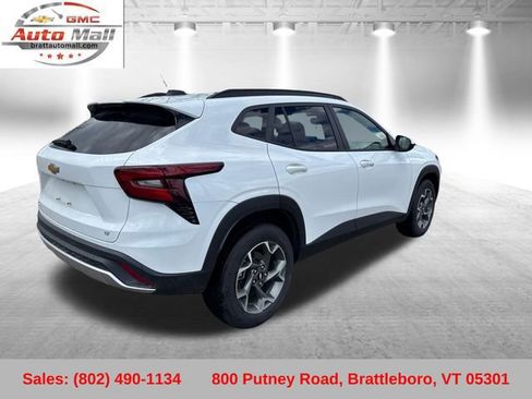 Used 2024 Chevrolet Trax LT w/ Sunroof Package FWD image 6