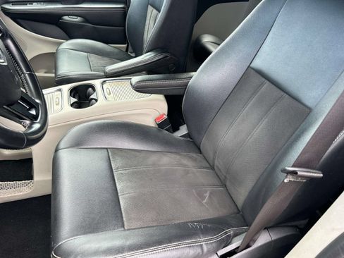Used 2019 Dodge Grand Caravan SXT FWD image 29