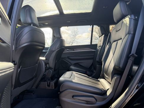 Used 2025 Jeep Grand Cherokee L Limited w/ Luxury Tech Group II image 33