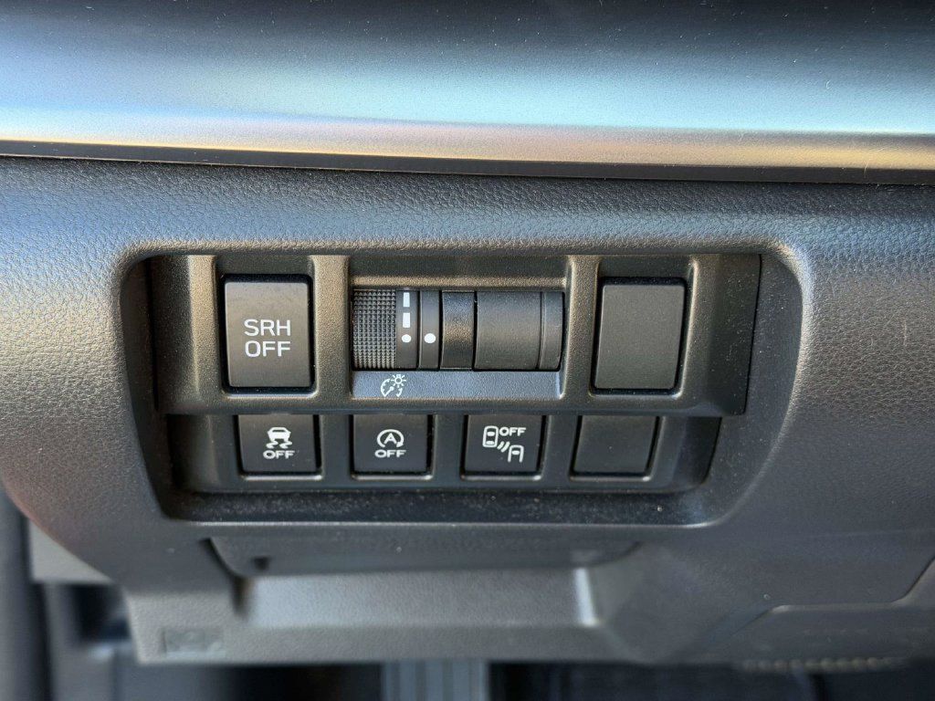 Used 2020 Subaru Crosstrek 2.0i Limited w/ Moonroof Package w/Navigation AWD/4WD image 23