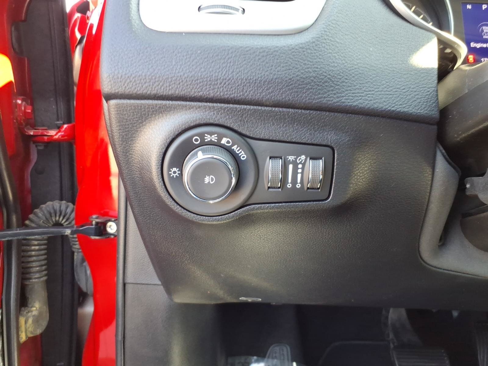Used 2019 Jeep Compass Latitude FWD image 17